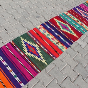 Boho Teppich Läufer, Teppich Läufer, Türkischer Kelim Teppich, Kelim Läufer Rosa, Gestreifter Teppich, Handgeknüpfter Teppich