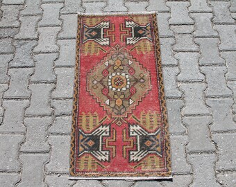Tappeto turco rosso: tappeto anatolico vintage in lana con motivi floreali (1,8 x 3,3 piedi)