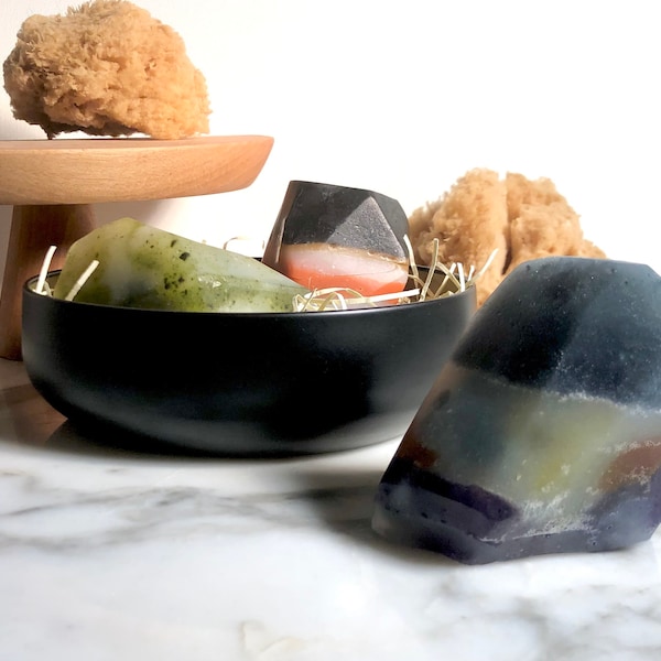 Ensemble de savon Trio de pierres précieuses, savon fait main à l'huile d'olive et à la noix de coco, colorants naturels, cristal de roche, 3 parfums, cadeau, salle de bain d'invités