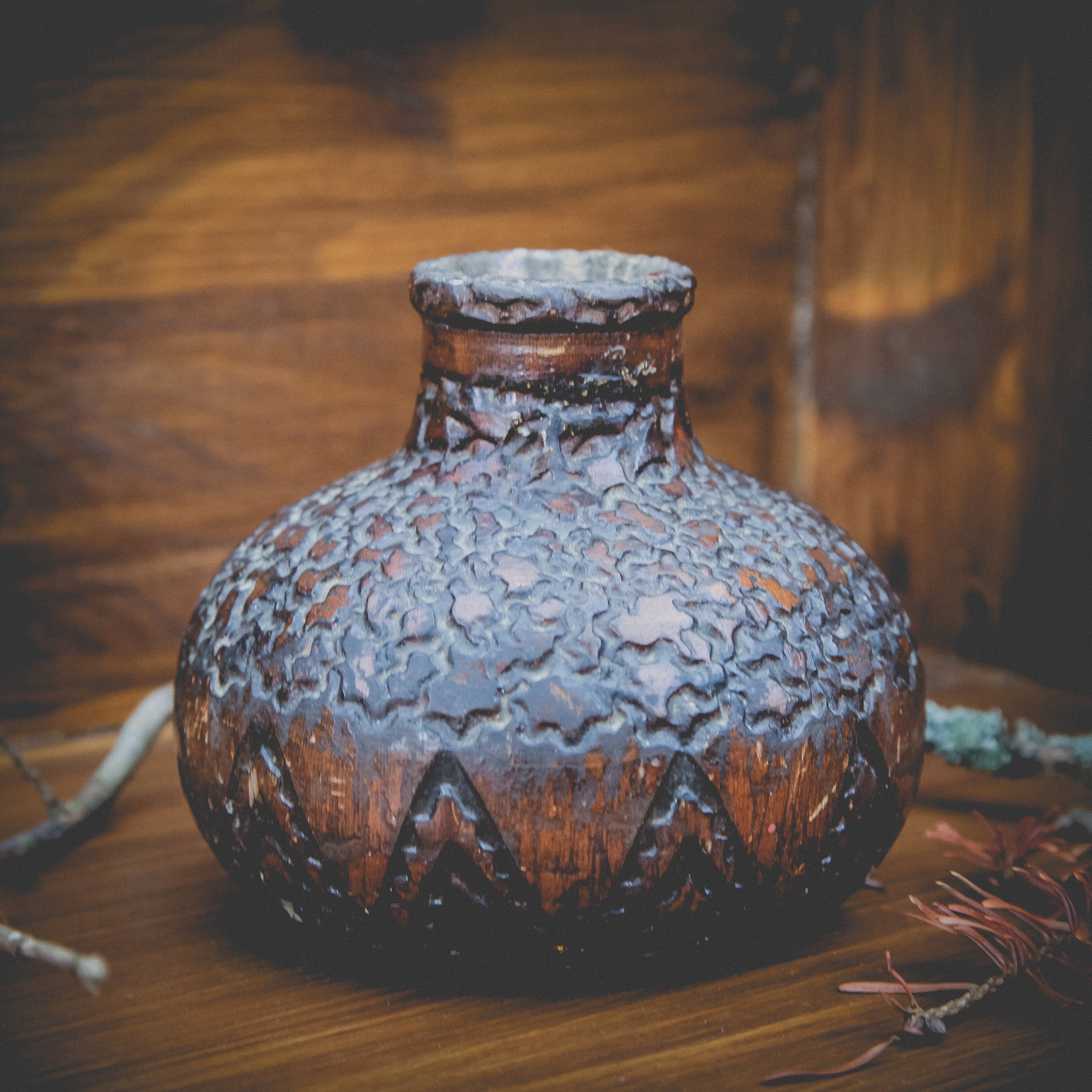 Uniquement Sculpté à La Main et Tourné Partir d'une Seule Pièce de Bois, Ancien Porte-Bouteille/Boug