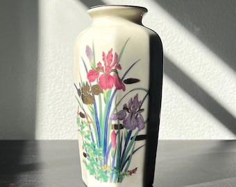 日本製の花瓶 手描き・手作り 質感のある黒 花柄 コレクター向け陶器