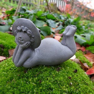 Bathing lady, garden decoration, concrete decoration,