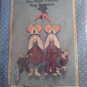 The hare family peg bunnies country patterns Ozark crafts 1991