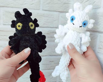 Crochet Baby Black Dragon Pattern, Light Fury inspiriert kleiner Drache Plushie, gefüllte Anima, kleiner häkeln Ohnezahn Plushie Cuddler