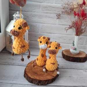 Handmade Baby Giraffe Crochet Pattern Keychain Amigurumi Giraffe Cute Little Giraffe Plush Toy Keychain Mini Giraffe Plushie Keychain