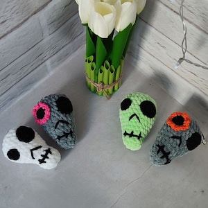 Сrochet skull keychain pattern, crochet keychain pattern, Amigurumi Keychain