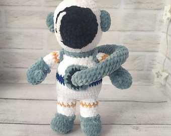 Crochet astronaut pattern, outer space handmade gift, amigurumi toy Astronaut in space PDF