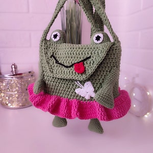 PDF crochet baby frog shoulder bag, frog purse pattern, crochet bag pattern, crochet frog bag, crochet frog mini bag, crochet little purse
