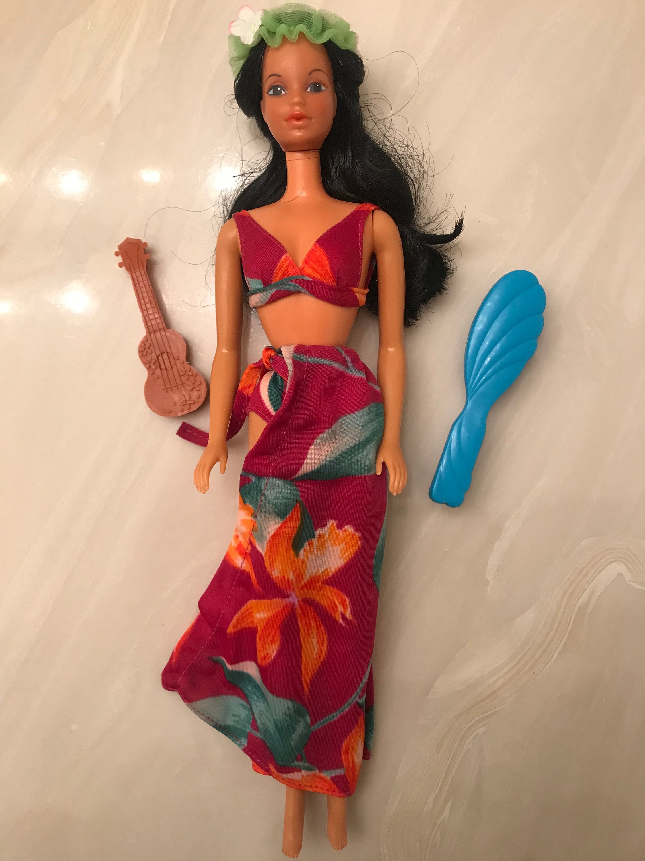 Vintage 1982 HAWAIIAN BARBIE DOLL #7470 Windsurfer Ukulele Vintage 1982 HAWAIIAN BARBIE DOLL #7470 Windsurfer Ukulele