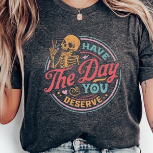 Chemise Passez le jour que vous méritez, cadeau de gentillesse, chemises sarcastiques, t-shirt squelette motivant, vêtements inspirants, t-shirts graphiques positifs