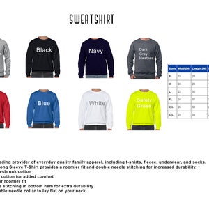 Op de afbeelding: Een selectie van Gildan Classic Long Sleeve T-shirts in verschillende kleuren, waaronder zwart, marineblauw, rood en wit. De afbeelding toont ook een maattabel met afmetingen in inches en productdetails, zoals de stof.