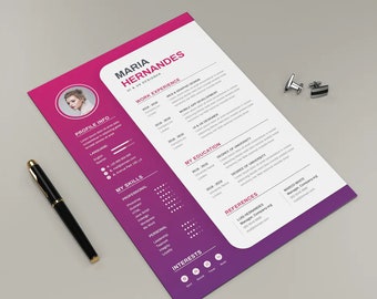 Peut inclure: Un CV violet et rose avec le nom Maria Hernandez en haut. Le CV comprend des sections pour les informations du profil, l'expérience professionnelle, ma formation, les références et les intérêts.
