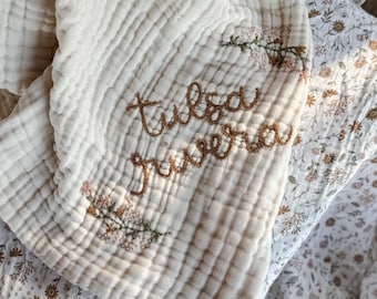 9-Layer Muslin Quilt with hand embroidery - baby blanket , crib quilt, toddler, embroidered name