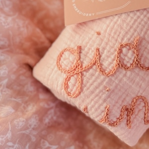Manta personalizada para bebé bordada a mano muselina de algodón imagen 10
