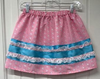 Gonna con nastri per bambina di 3-4 anni, creata da Eva Cantrell
