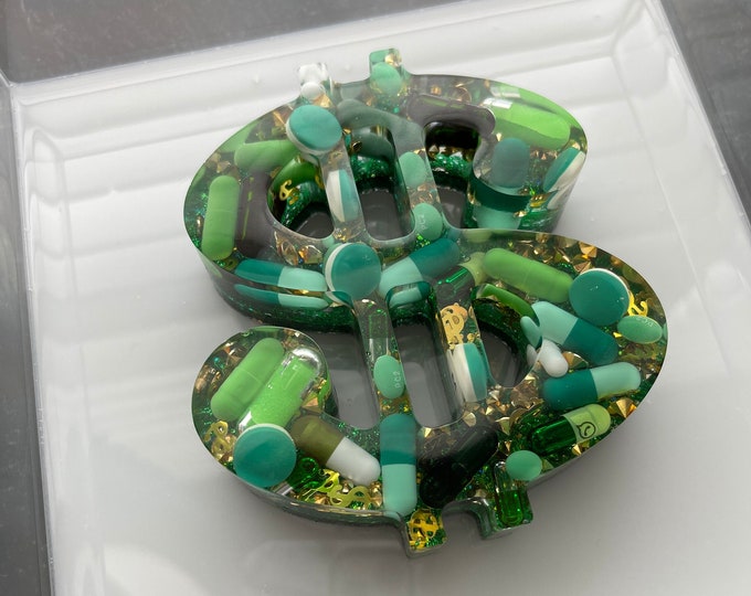 7.5"x7.5" Chill Pill Resin Art - Green Cash