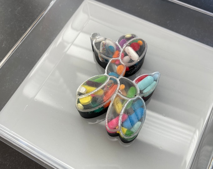 7.5"x7.5" Chill Pill Resin Art - Balloon Dog