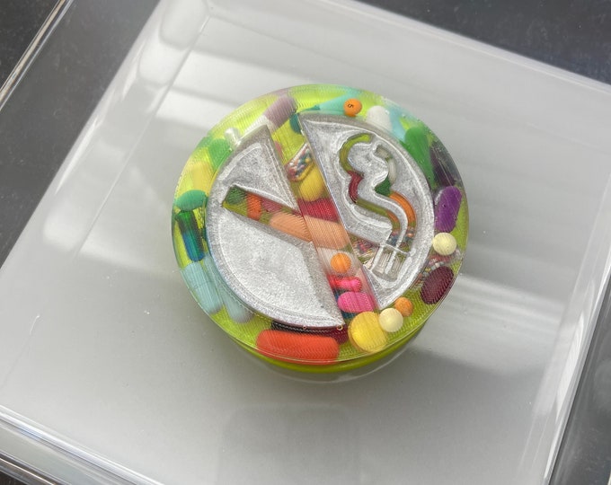 7.5"x7.5" Chill Pill Resin Art - No Smoking