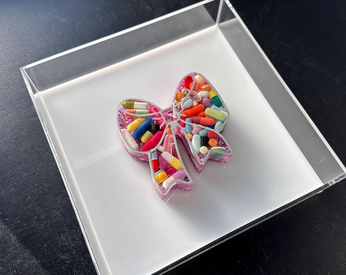 7.5"x7.5" Chill Pill Resin Art - Bow