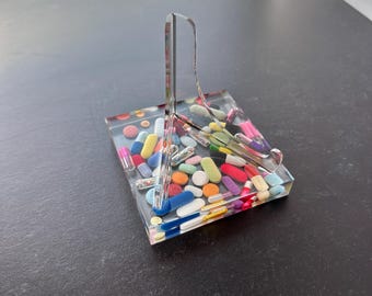 Clear Easel on Chill Pill Base (Single)