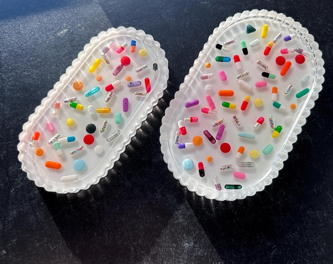 White Wavy Chill Pill Resin Tray (Single)
