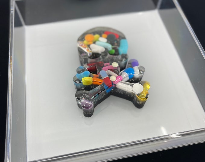 7.5"x7.5" Chill Pill Resin Art - Scull