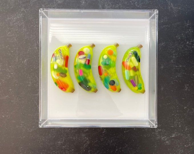 7.5"x7.5" Chill Pill Resin Art - Banana Bunch