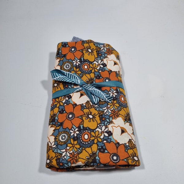 Pochette à maquillage avec rangement et accessoires, poche fermée, création originale