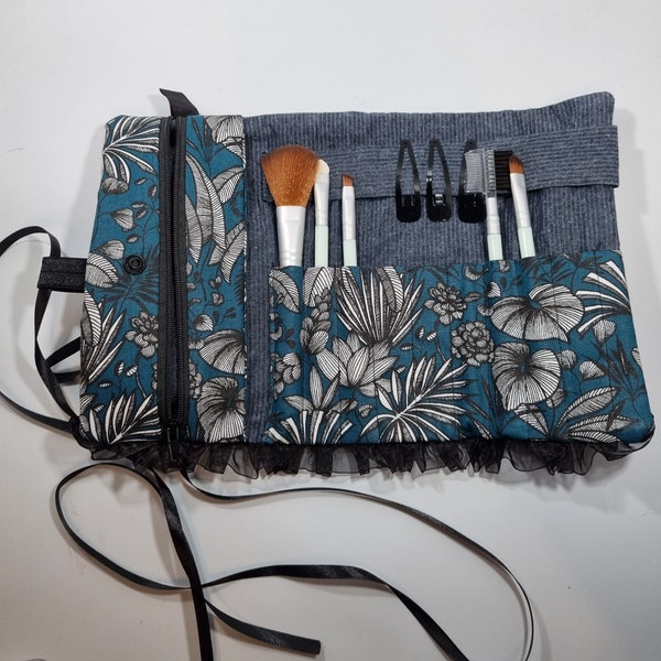 Pochette à maquillage avec rangement et accessoires, poche fermée, création originale