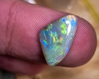 Opale Naturelle D'Australie – Lightning Ridge – 14,10 Carats – Spécimen Multicolore Unique – Neuf Sans Emballage
