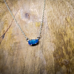 Hanger en ketting met zwarte opaal uit Australië, Lightning Ridge, zilver 925