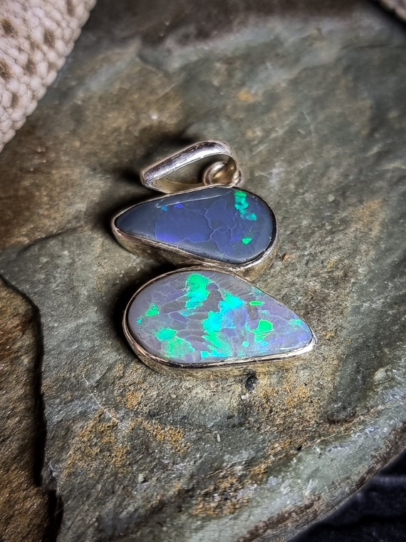Pendentif En Opale Boulder Australienne - Monture Acier Inoxydable, Forme Double Cœur, Naturel Non Traité