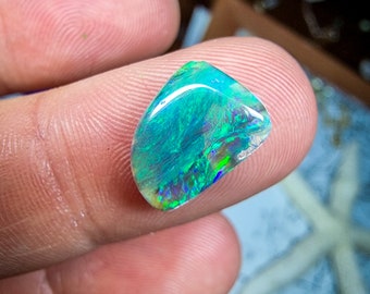 Opale sombre d'Australie, Lightning Ridge, 2.18 carats