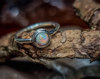Anillo de ópalo oscuro de Australia (Lightning Ridge), plata 925, talla 54 FR, 6,75 US.