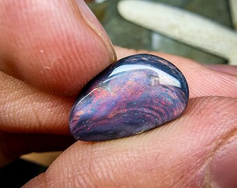 Australian black opal, Lightning Ridge, 3.24 carats