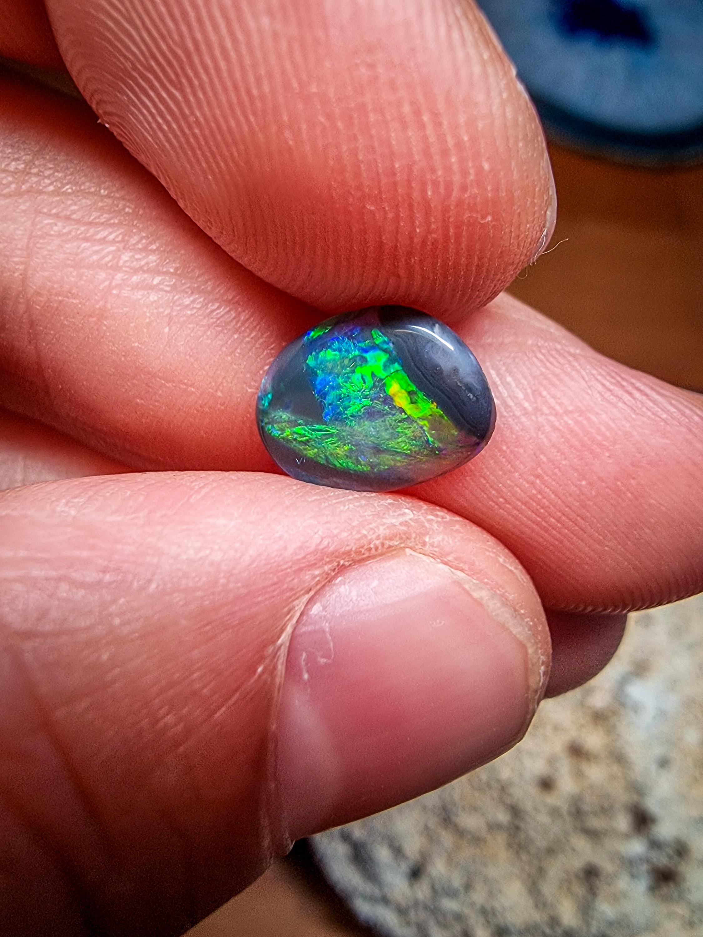 大粒3.86ct オーストラリアライトニングリッジ産 ブラックオパール