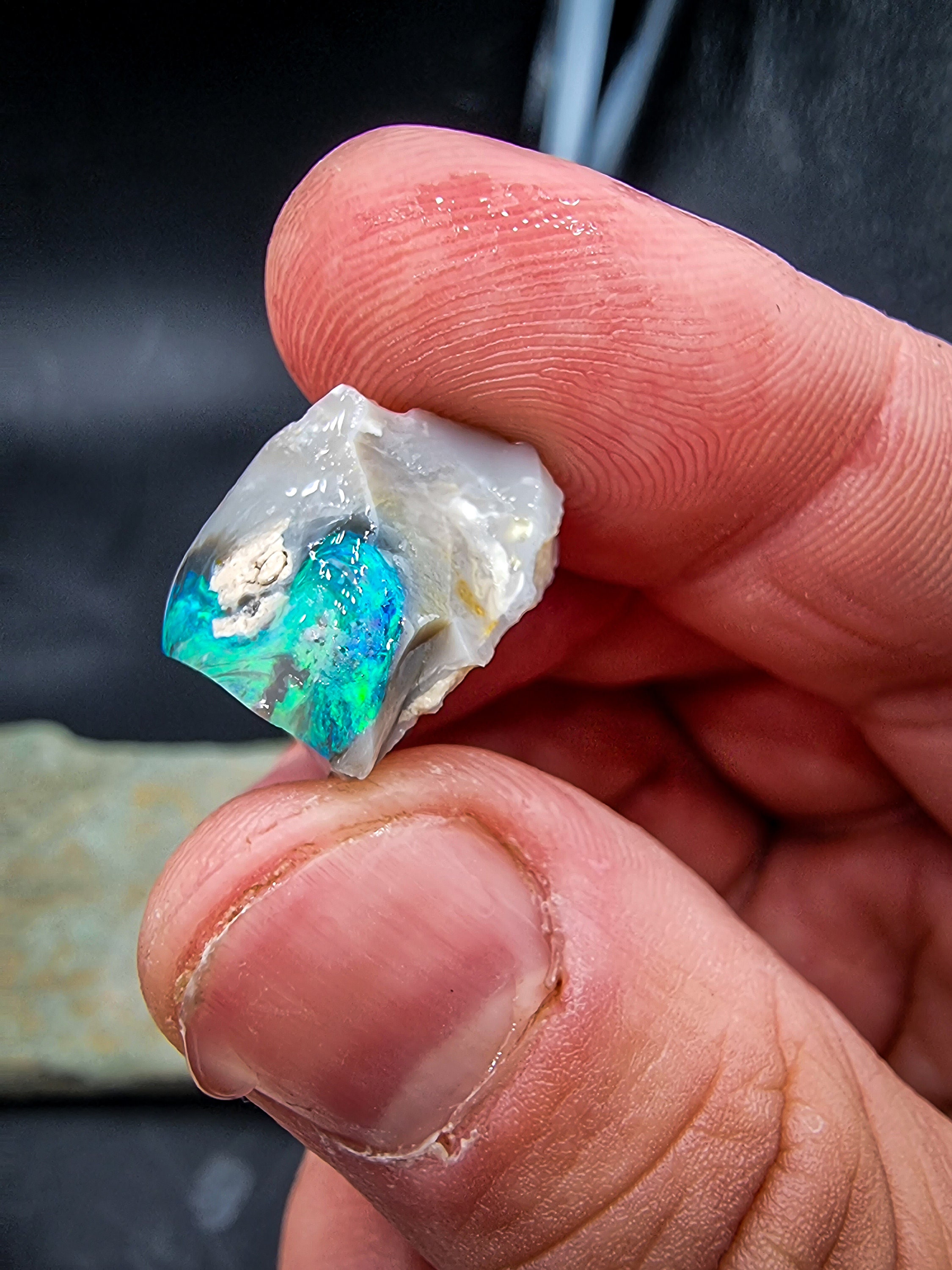Opale Brute Naturelle Noire Lightning Ridge – 4,00 Carats – Australie – Non Traitée