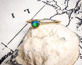 Ring mit rohem australischem Kristallopal (Lightning Ridge), Kupfer- und 18-Karat-Vergoldung, Größe 60 FR, 9 US.