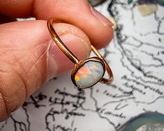 Anillo electroformado de ópalo australiano, estilo minimalista, talla 58; 8.5 EE. UU.