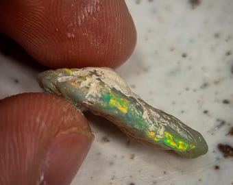 VENDU Opale noire brute d'Australie de Lightning Ridge, 11.4 carats - France