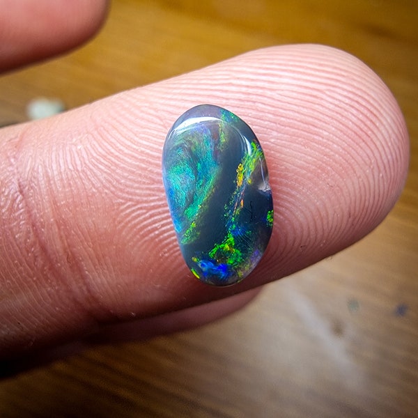 Australian black opal, Lightning Ridge, 0.9 carats