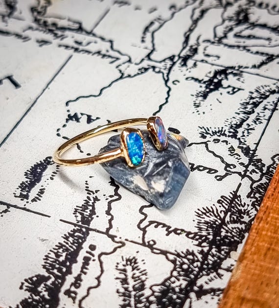 オーストラリア産ブラックオパールオープンリング、ミニマリスト