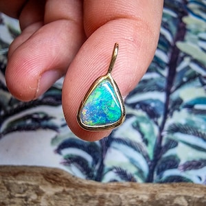 18K Gold Pendant, with an Australian Black Opal, Lightning Ridge