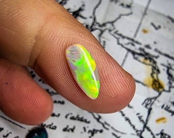 Jolie opale cristal d'Australie, Lightning Ridge, 0.68 carats