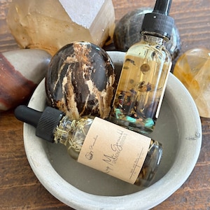 Keep Me Grounded Oil: Grounding oil, balance oil, centering oil, intention setting oil, manifestation amplifier, ritual oil