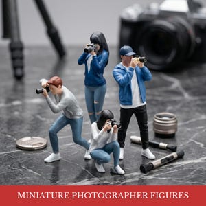 1Pc Miniature Figurine Photographer 1/64 Figurine | Miniature Camera Man | Tiny Photography & Cameramen for Scenery or Workspace Decoration