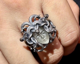 Anello Medusa in argento sterling fatto a mano con quarzo trasparente