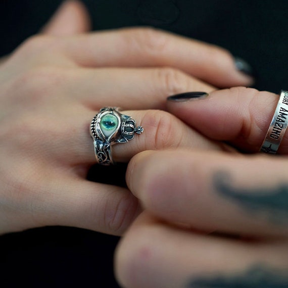 Gothic Cat Queen Ring: Handmade S925 Sterling Silver Resin Eye