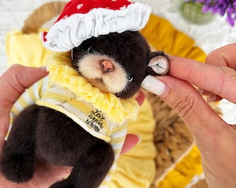 Osito. Oso llamado Marik. Oso de peluche único con sombrero de seta, oso miniatura hecho a mano.