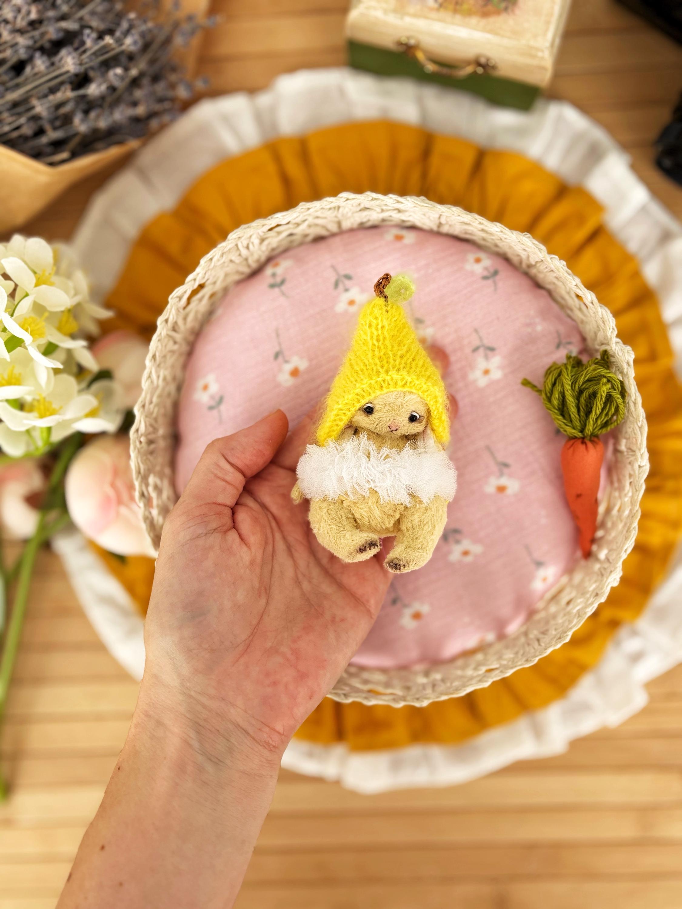 Mini lapin/lapin. Le lapin au chapeau poire
